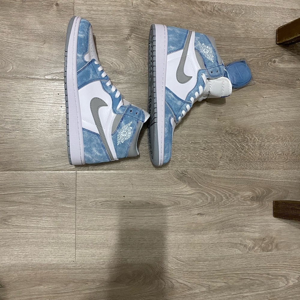 VNDS! Nike Air Jordan 1 Retro High OG Hyper Royal
555088-402 Mens Size9